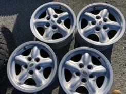 Rover. 7.0x16", 5x120 ����
