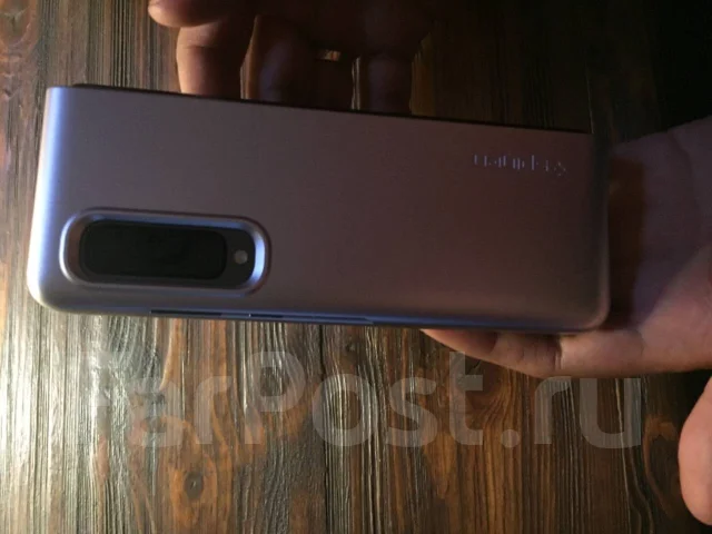 Samsung Galaxy Fold. �/� ����