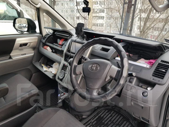 Toyota Voxy. ��������, 4wd, 2.0 (140��.�.), ������ ����