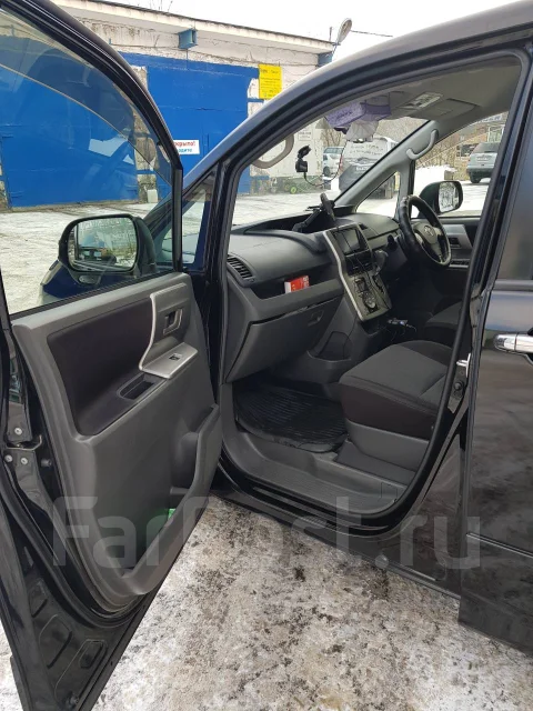 Toyota Voxy. ��������, 4wd, 2.0 (140��.�.), ������ ����