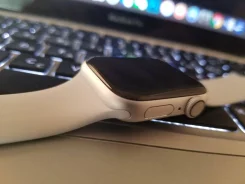 Apple Watch Series 4. GPS, NFC, IP67, IP68 ����