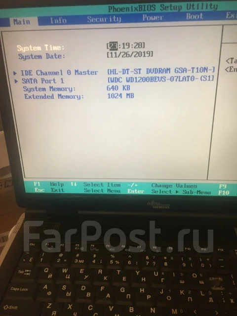 Fujitsu Siemens. 15", WiFi: 1, Bluetooth: 1 ����