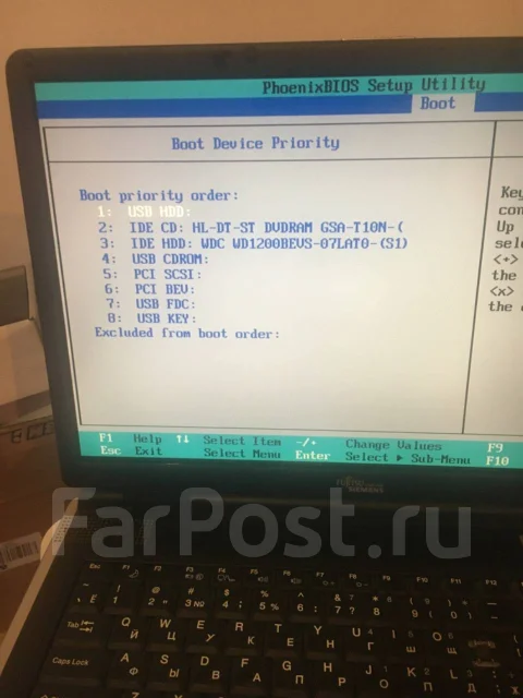 Fujitsu Siemens. 15", WiFi: 1, Bluetooth: 1 ����