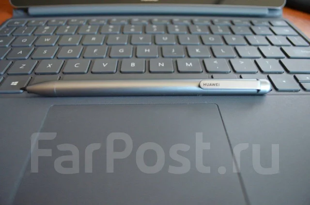 Huawei MateBook. 12", 3����, ��� 8 ��, ���� 512���, WiFi: 1, Bluetooth: 1, ����������� �� 10��. ����