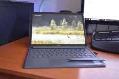 Huawei MateBook. 12", 3����, ��� 8 ��, ���� 512���, WiFi: 1, Bluetooth: 1, ����������� �� 10��. ����