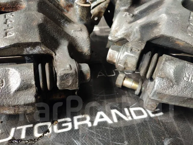 �������� �������� Mitsubishi Delica MR205260, MR205261 ����