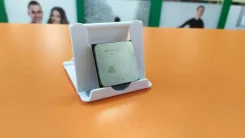 AMD Athlon X4 ����