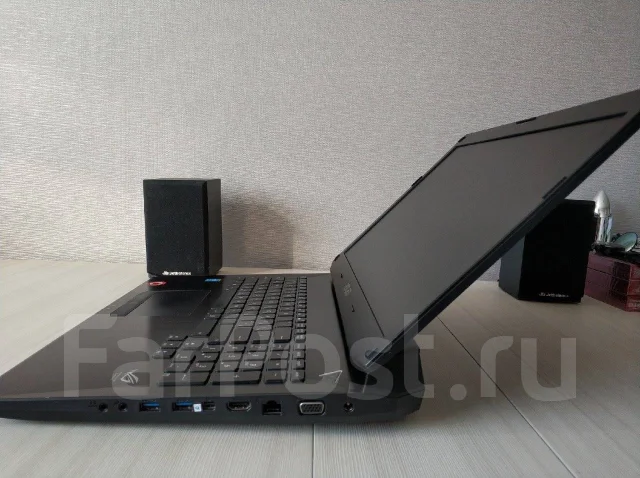 Asus ROG G750JX. 17", 2,4����, ��� 16 ��, ���� 1 000���, WiFi: 1, Bluetooth: 1, ����������� �� 4��. ����