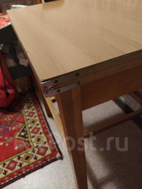 Кухонный раскладной стол с выдвижным ящиком с рубля, б/у, в наличии во ...