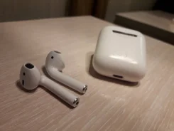Apple AirPods ����