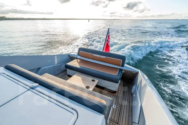 Fairline. ����� 9,99��., ��������� ������������, 860��.�., ������. ��� ����� �� ������������ ����