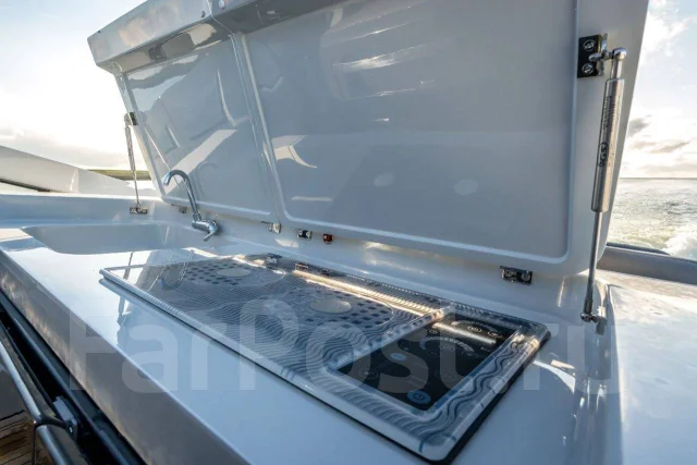 Fairline. ����� 9,99��., ��������� ������������, 860��.�., ������. ��� ����� �� ������������ ����