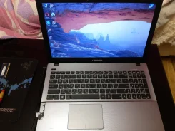 Asus X550V. 15.6", 2,6����, ��� 4 ��, ���� 1���, WiFi: 1, Bluetooth: 1, ����������� �� 2��. ����