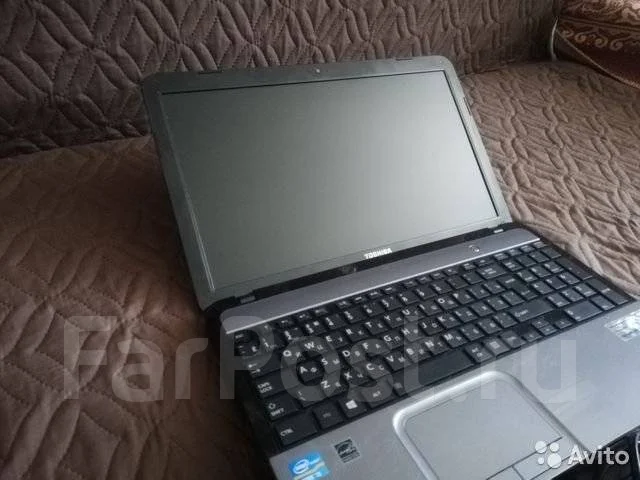 Toshiba Satellite L850-DJS. 15.6", 2,5����, ��� 4 ��, ���� 500���, WiFi: 1, Bluetooth: 1 ����