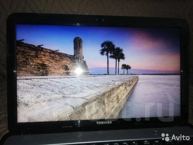 Toshiba Satellite L850-DJS. 15.6", 2,5����, ��� 4 ��, ���� 500���, WiFi: 1, Bluetooth: 1 ����