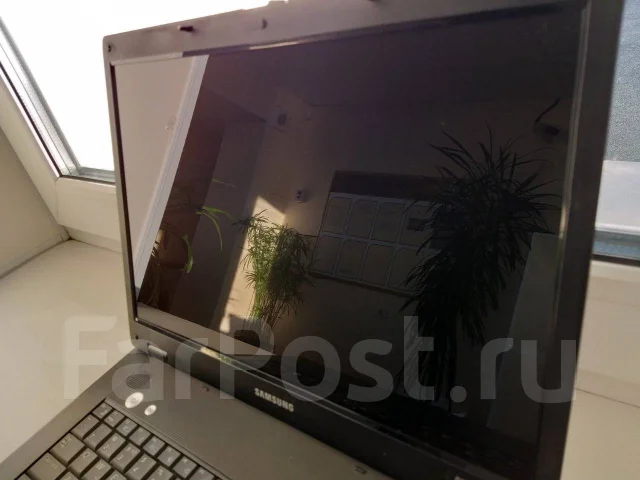 Samsung R60 Plus. 15.4", 1,6����, ��� 2048 ��, ���� 120���, WiFi: 1 ����