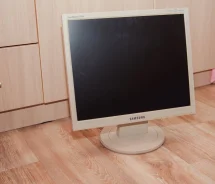 Samsung. 17" ����
