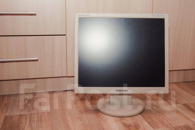 Samsung. 17" ����