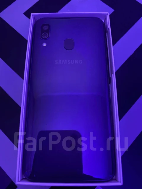 Samsung Galaxy A40. �/�, ������, 3G, 4G LTE, Dual-SIM, NFC ����