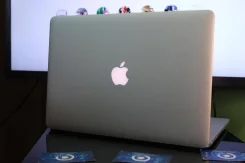 Apple MacBook Pro 15. 15.4", WiFi: 1, Bluetooth: 1 ����