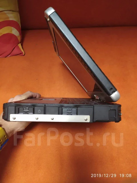 Panasonic Toughbook CF-19. 10.5", 1,6����, ��� 2048 ��, ���� 1 000���, ����������� �� 8��. ����