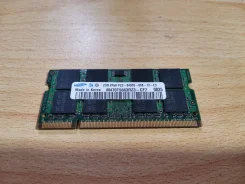 SO-DIMM DDR2.