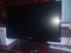 Philips. 21.5"