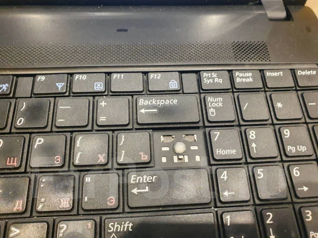 Samsung R519. 15.6", 2,4����, ��� 4 ��, ���� 500���, WiFi: 1, Bluetooth: 1 ����