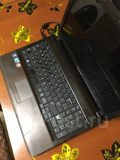 Samsung R540. 15.6", 2,3����, ��� 4 ��, ���� 320���, WiFi: 1, Bluetooth: 1, ����������� �� 1��. ����