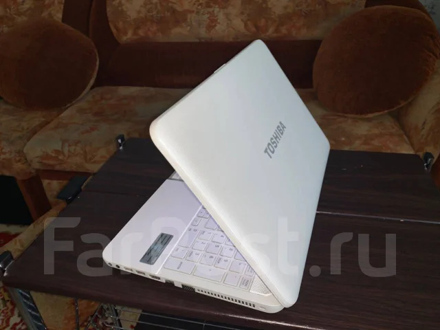 Toshiba Satellite L850. 15.6", 2,4����, ��� 8 ��, ���� 1 024���, WiFi: 1, Bluetooth: 1, ����������� �� 3��. ����