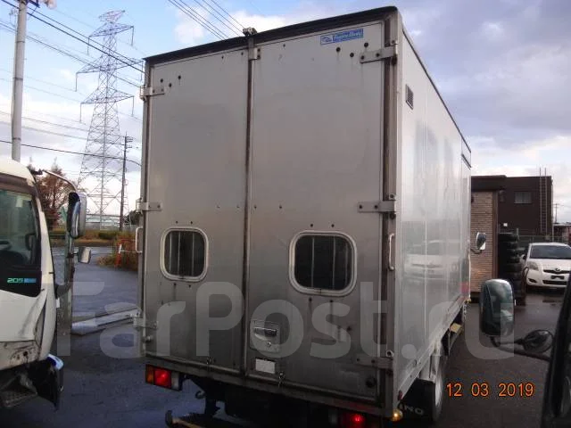 Hino Dutro ����