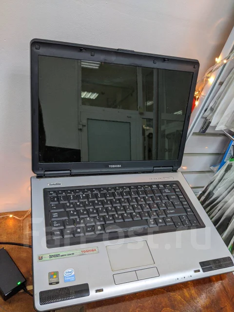 Toshiba. 15.6", ��� 512 ��, ���� 160���, ����������� �� 1��. ����