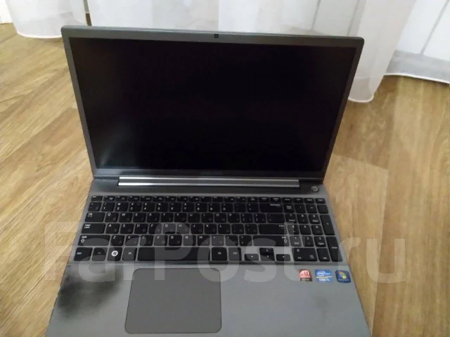 Samsung 700Z5A. 15.6", 2,4����, ��� 12 ��, ���� 500���, WiFi: 1, Bluetooth: 1, ����������� �� 1��. ����