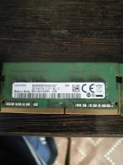 SO-DIMM DDR4.