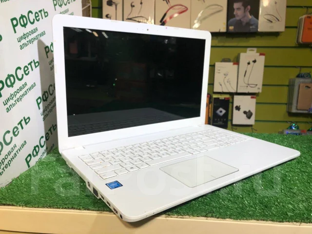 Asus X540S. 15.6", 1,6����, ��� 4 ��, ���� 500���, WiFi: 1, Bluetooth: 1, ����������� �� 2��. ����