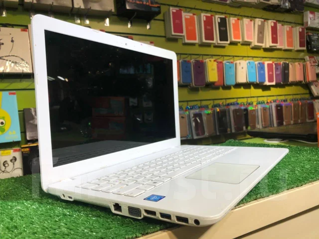 Asus X540S. 15.6", 1,6����, ��� 4 ��, ���� 500���, WiFi: 1, Bluetooth: 1, ����������� �� 2��. ����