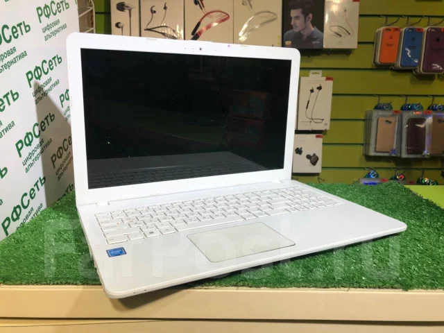 Asus X540S. 15.6", 1,6����, ��� 4 ��, ���� 500���, WiFi: 1, Bluetooth: 1, ����������� �� 2��. ����