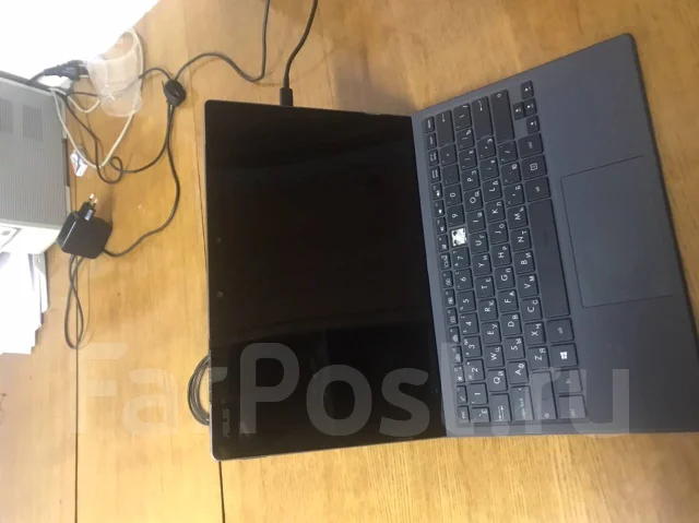 Asus Transformer Book. 13.3", 2,5����, ��� 8 ��, ���� 512���, WiFi: 1, Bluetooth: 1, ����������� �� 2��. ����