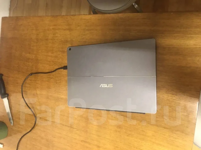 Asus Transformer Book. 13.3", 2,5����, ��� 8 ��, ���� 512���, WiFi: 1, Bluetooth: 1, ����������� �� 2��. ����