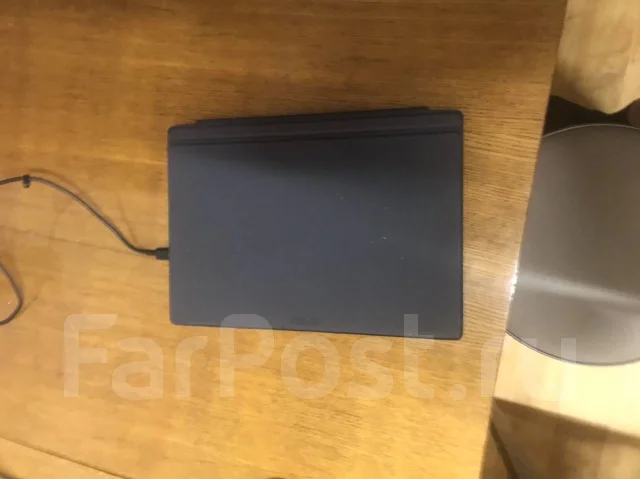Asus Transformer Book. 13.3", 2,5����, ��� 8 ��, ���� 512���, WiFi: 1, Bluetooth: 1, ����������� �� 2��. ����