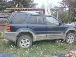 Ford Escape ����