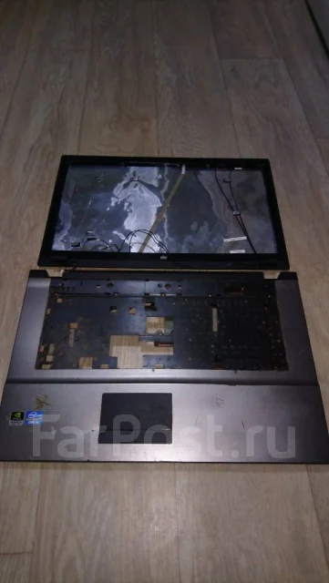 DNS. 17.3", ��� 4 ��, ���� 500���, WiFi: 1, Bluetooth: 1, ����������� �� 1��. ����