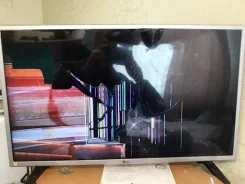 LG 32LJ600U. LED ����