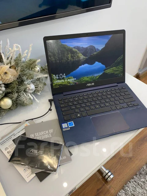 Asus ZenBook. 13.3", ��� 8 ��, ���� 256���, WiFi: 1, Bluetooth: 1, ����������� �� 9��. ����