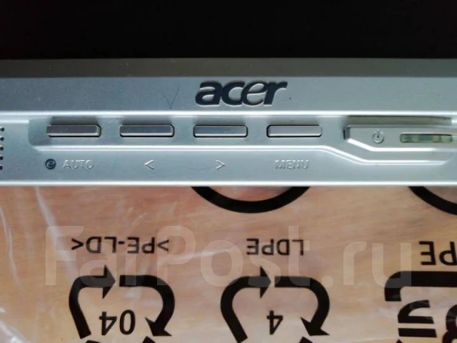 Acer. 17" ����