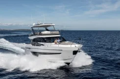 Fairline Squadron. ����� 21,08��., ��������� ������������, 2 300��.�., ������ ����