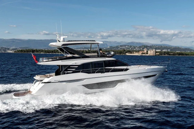 Fairline Squadron. ����� 21,08��., ��������� ������������, 2 300��.�., ������ ����