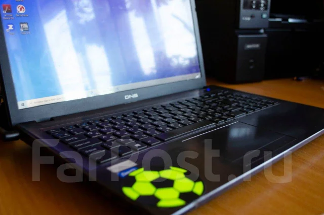 DNS Gamer. 15.6", 2,5����, ��� 8 ��, ���� 500���, WiFi: 1, Bluetooth: 1, ����������� �� 3��. ����