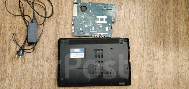 Asus X53U. 15.6", 1,7����, ��� 2048 ��, ���� 320���, WiFi: 1, Bluetooth: 1, ����������� �� 3��. ����