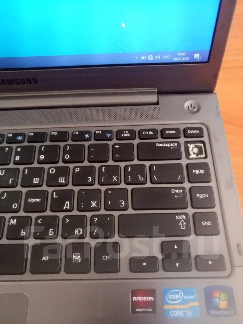 Samsung 530U4B. 14", 1,6����, ��� 4 ��, ���� 240���, WiFi: 1, Bluetooth: 1, ����������� �� 1��. ����